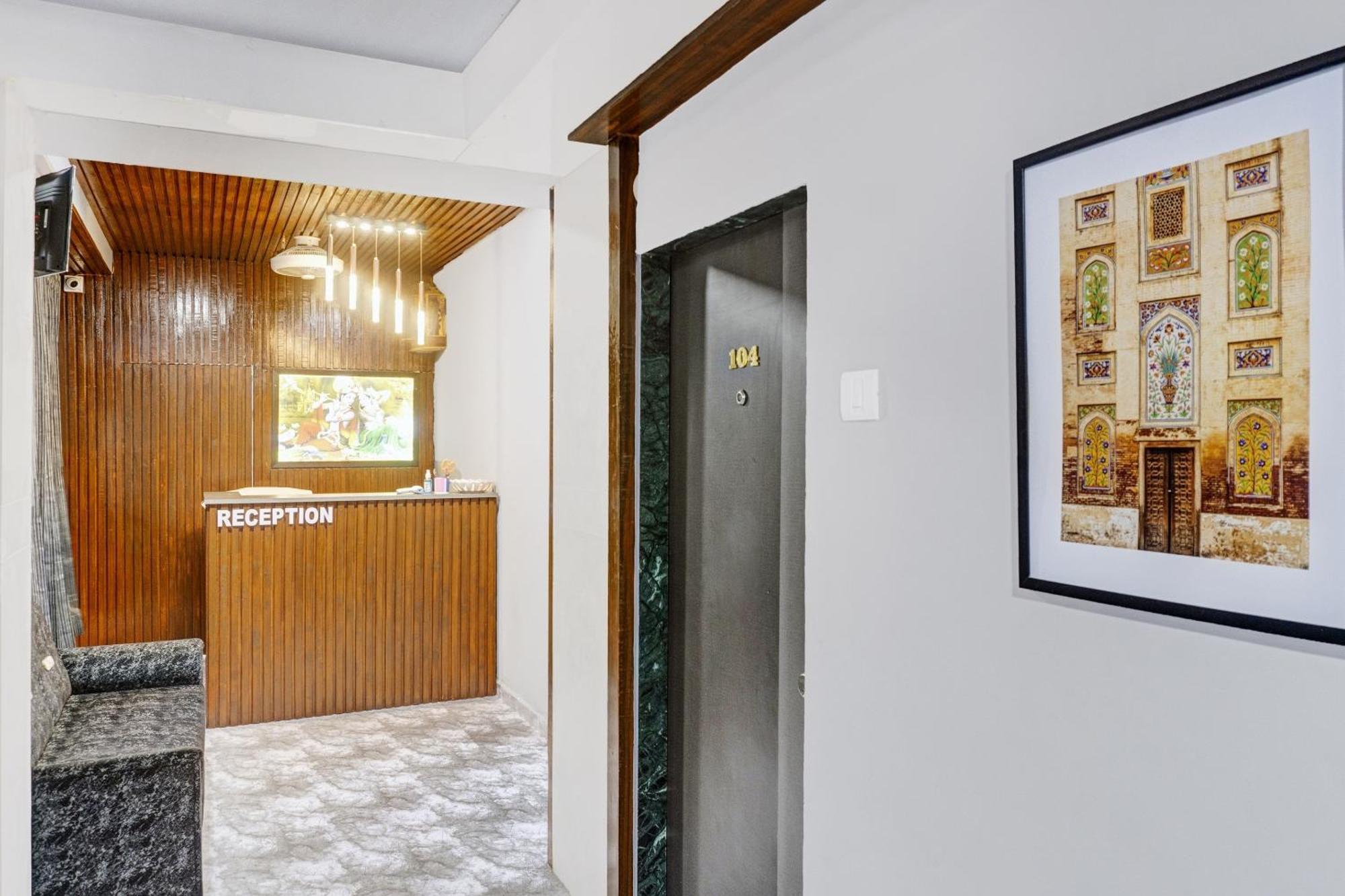 Oyo Flagship Hotel Royal Inn Szúrat Kültér fotó