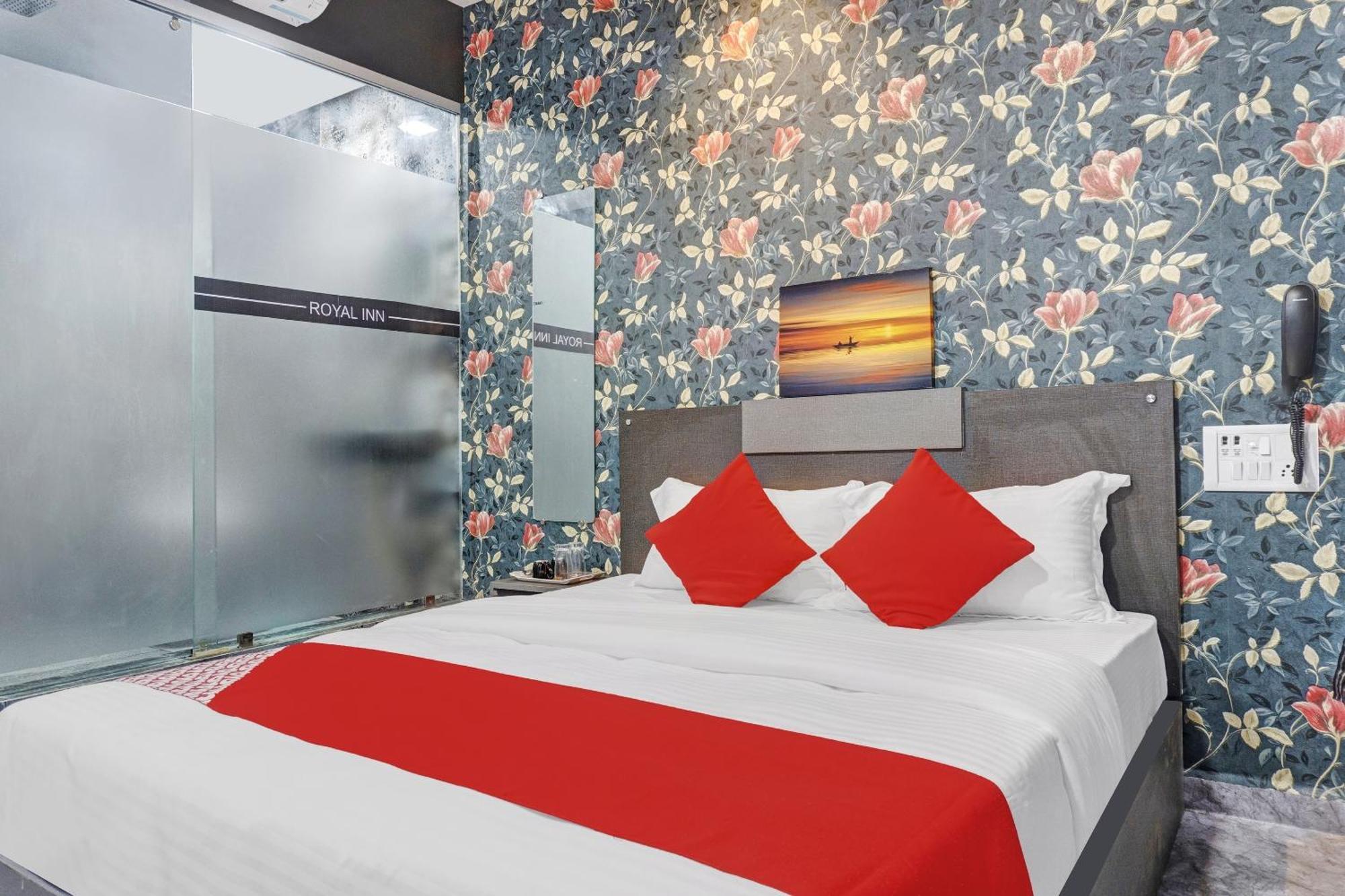 Oyo Flagship Hotel Royal Inn Szúrat Kültér fotó