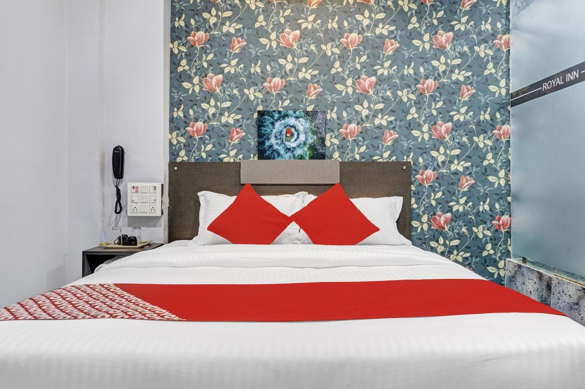 Oyo Flagship Hotel Royal Inn Szúrat Kültér fotó