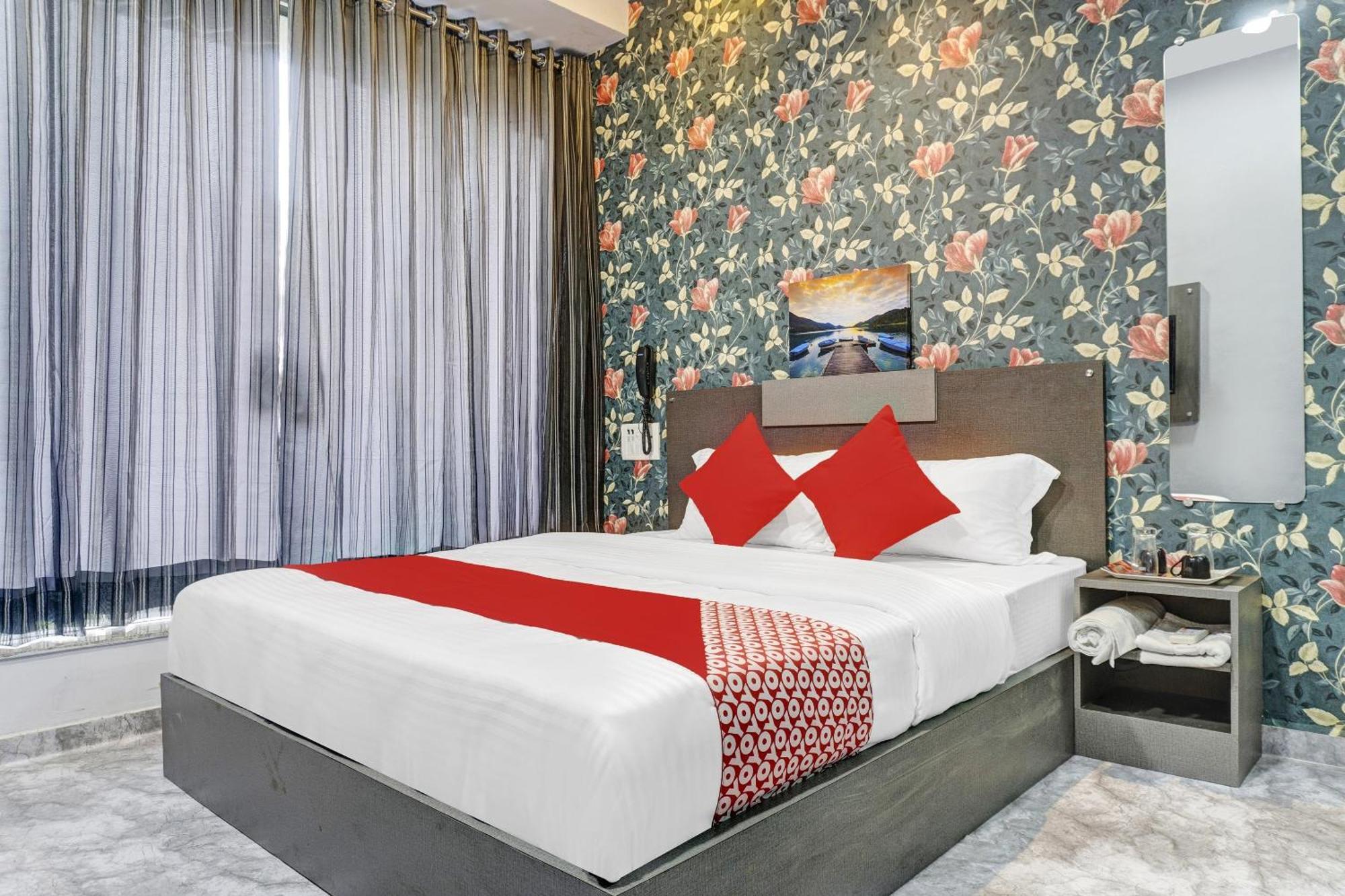 Oyo Flagship Hotel Royal Inn Szúrat Kültér fotó
