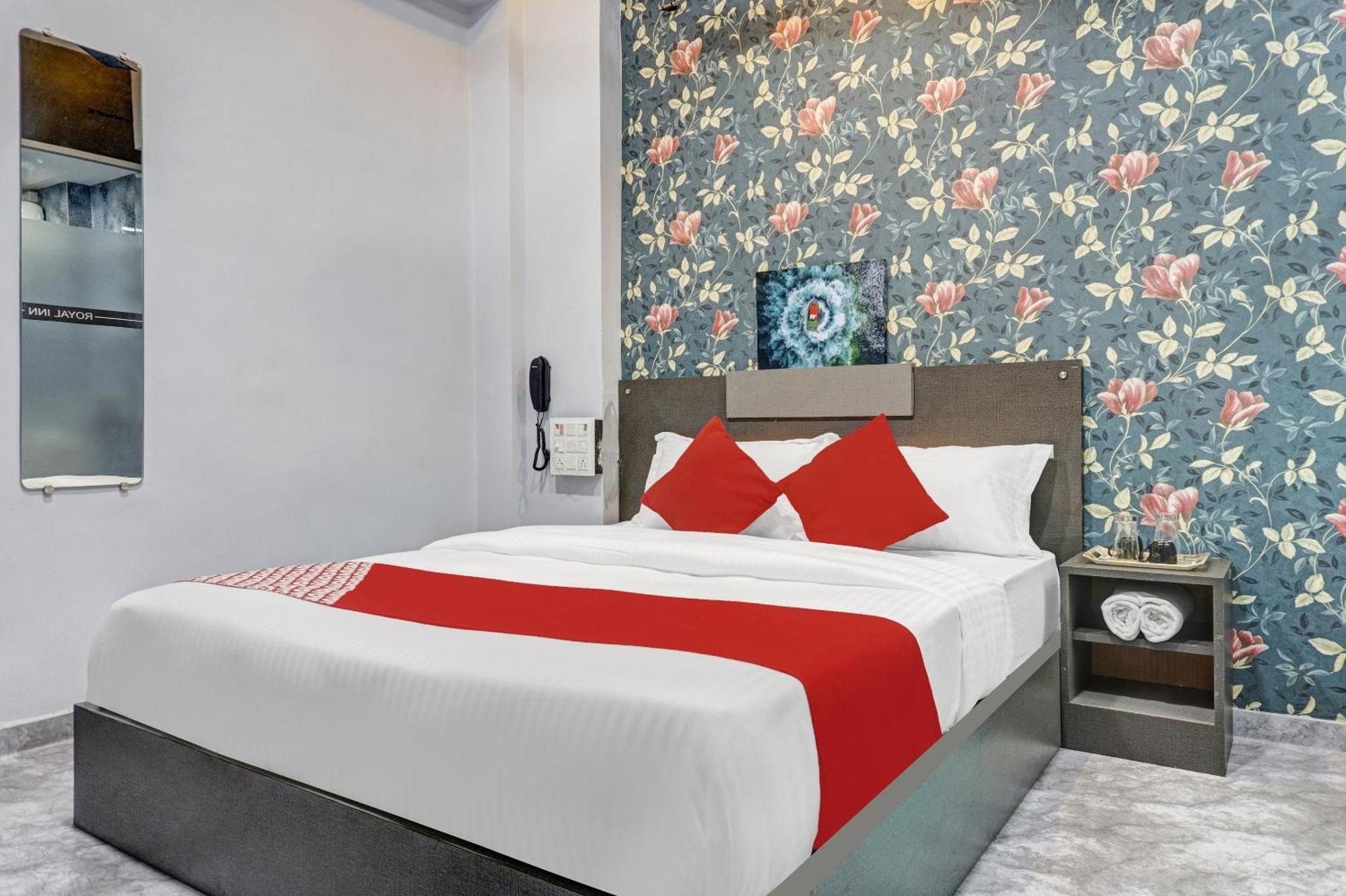 Oyo Flagship Hotel Royal Inn Szúrat Kültér fotó
