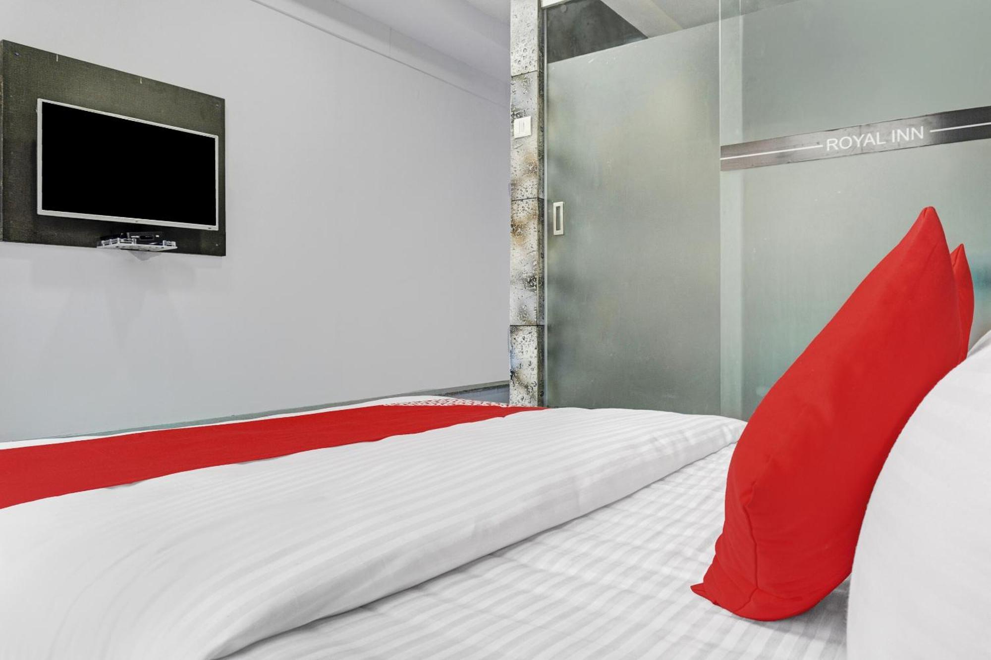 Oyo Flagship Hotel Royal Inn Szúrat Kültér fotó