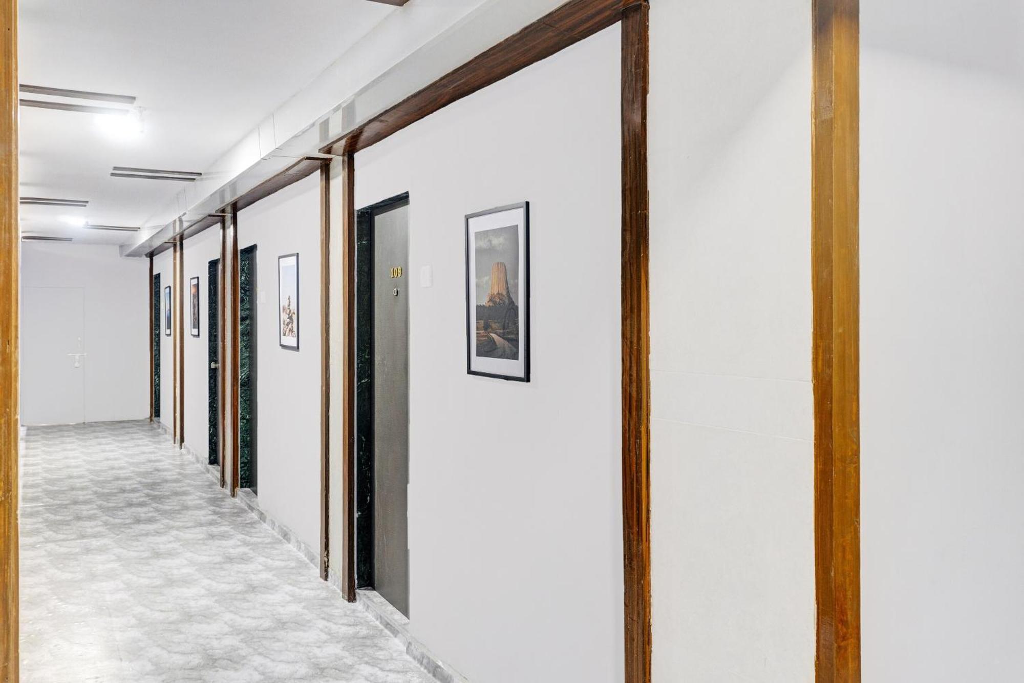 Oyo Flagship Hotel Royal Inn Szúrat Kültér fotó