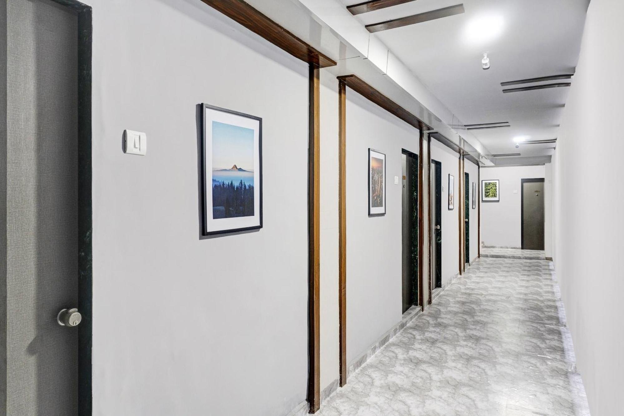 Oyo Flagship Hotel Royal Inn Szúrat Kültér fotó