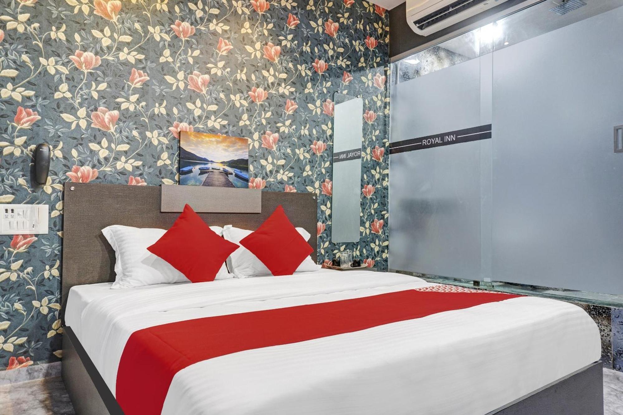 Oyo Flagship Hotel Royal Inn Szúrat Kültér fotó