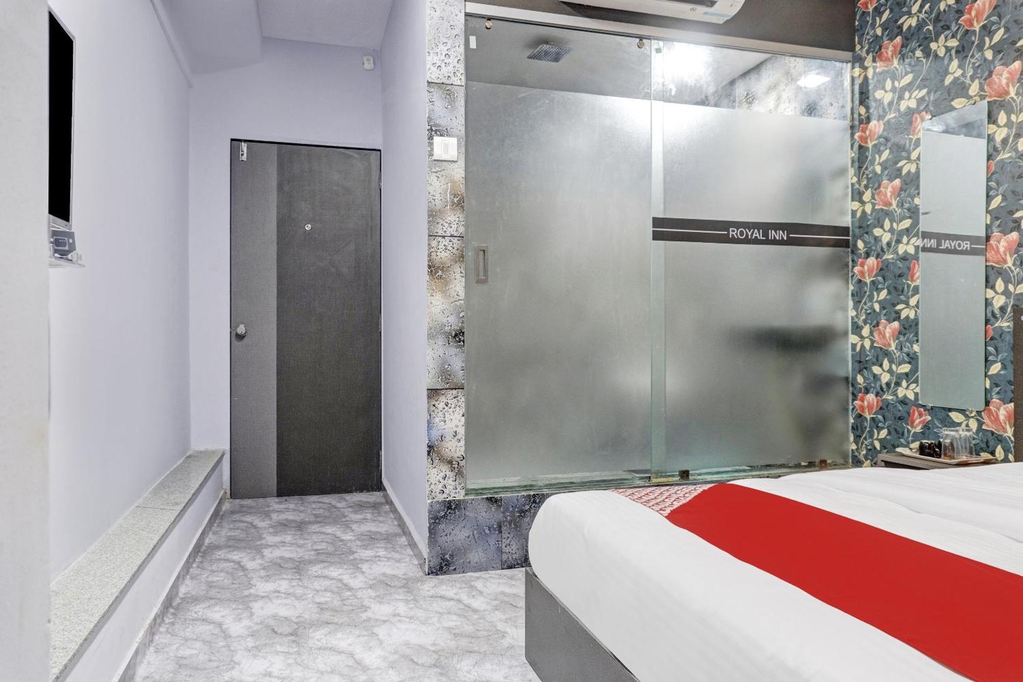 Oyo Flagship Hotel Royal Inn Szúrat Kültér fotó